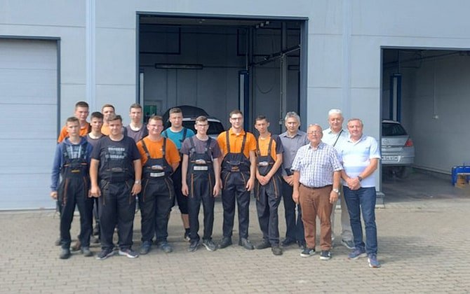 Examen de calificare pentru elevii susținuți de Autonet Import