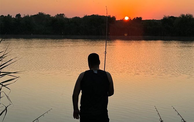 Concursul de pescuit Autonet Cluj 2024: competiție și bună dispoziție pe malul lacului