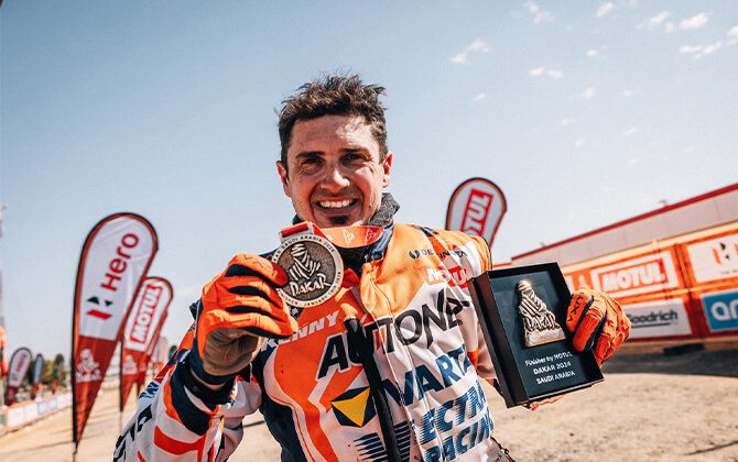 Mani Gyenes face un Dakar fantastic și încheie pe locul 23 la general