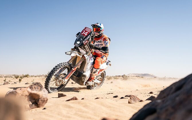 Mani Gyenes, locul 32 în Dakar Rally, după primele 5 etape
