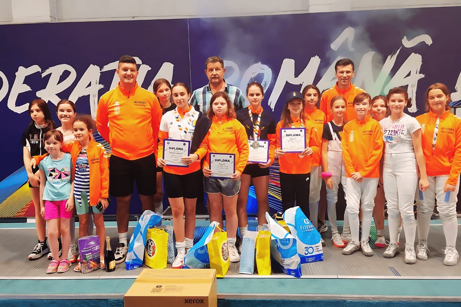 12 medalii pentru tinerii scrimeri sprijiniți de Autonet