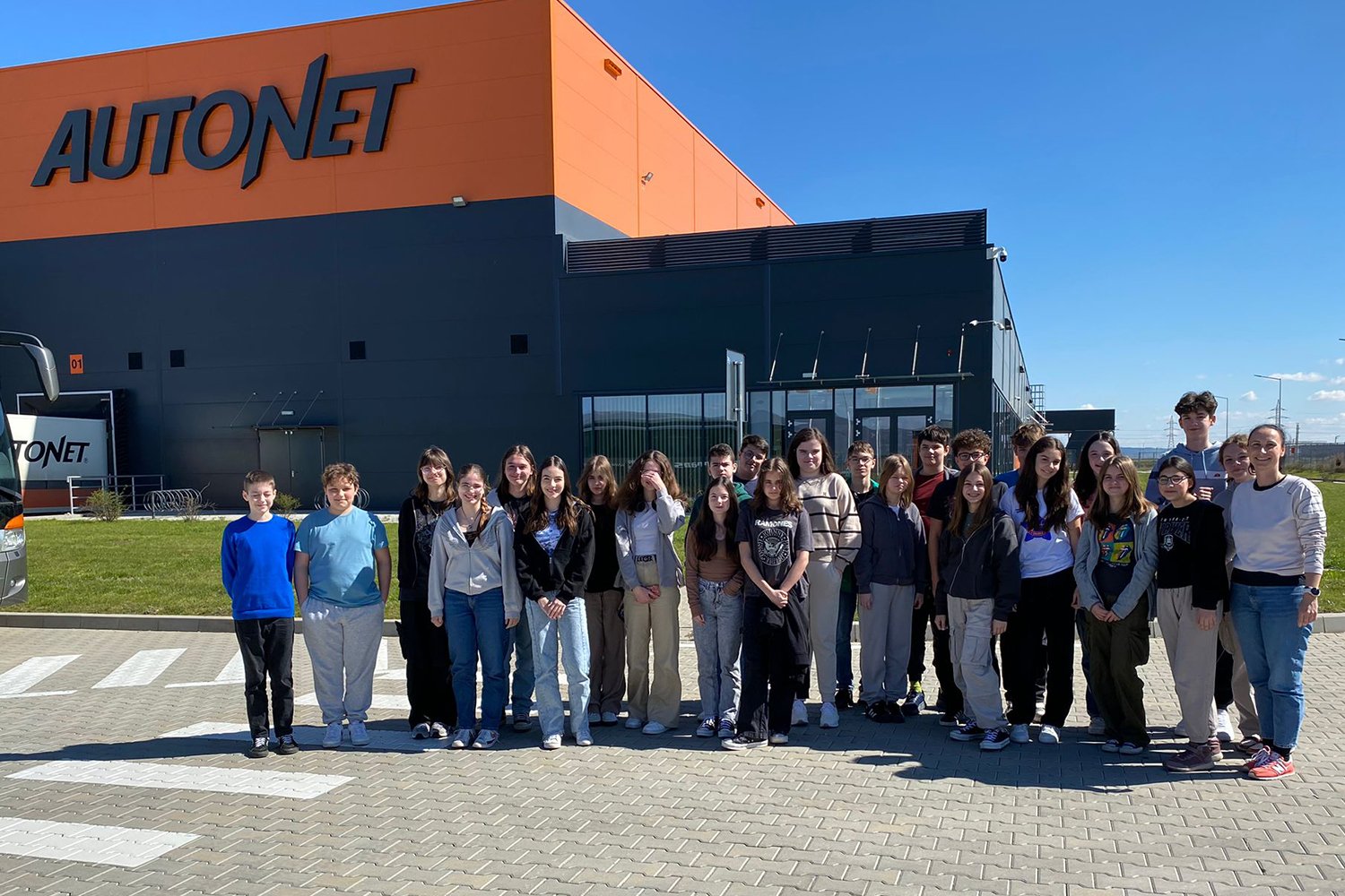 “Săptămâna verde” aduce tineri oaspeți la centrul logistic Autonet, de lângă Turda